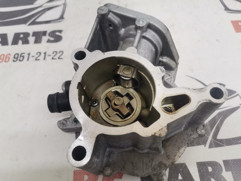 Вакуумный насос Volkswagen Passat B7 1.8