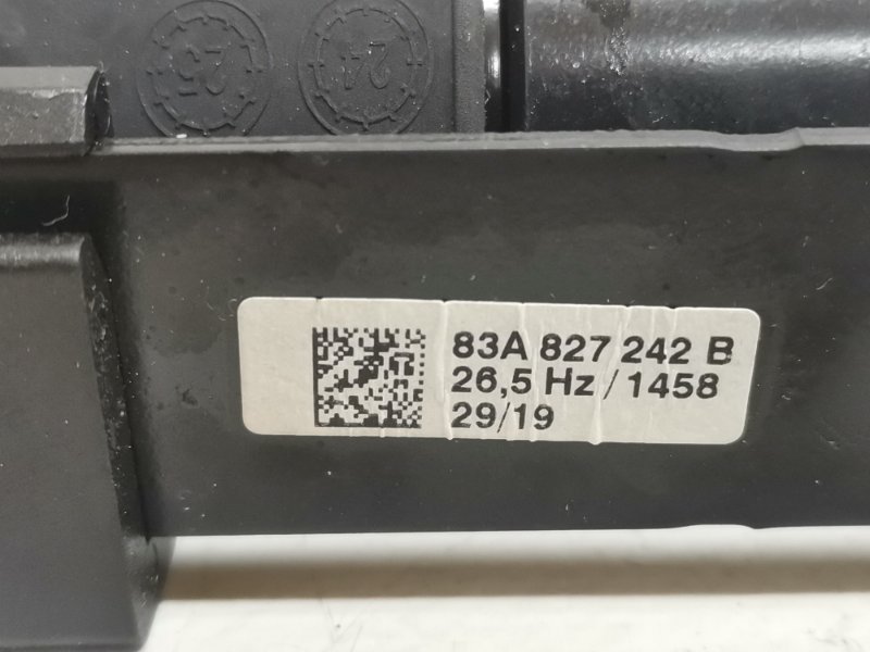 Кронштейн задний Q3 2019-2023 83A 2.0