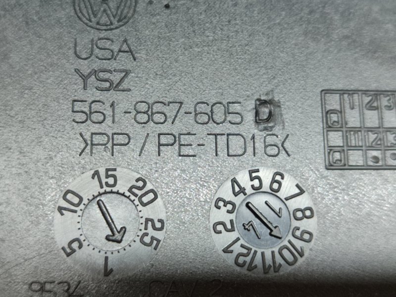 Обшивка двери багажника Passat 2011-2015 B7 1.8
