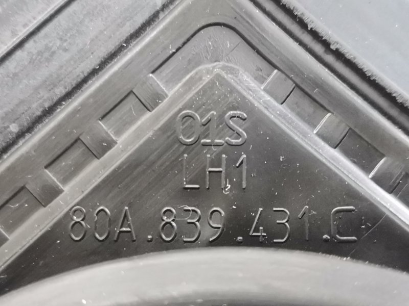 Уплотнитель стекла двери задний левый Q5 2021