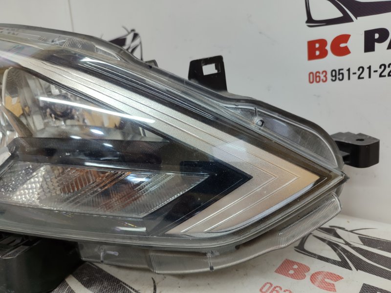 Фара галогеновая правая Nissan Sentra B17 1.8