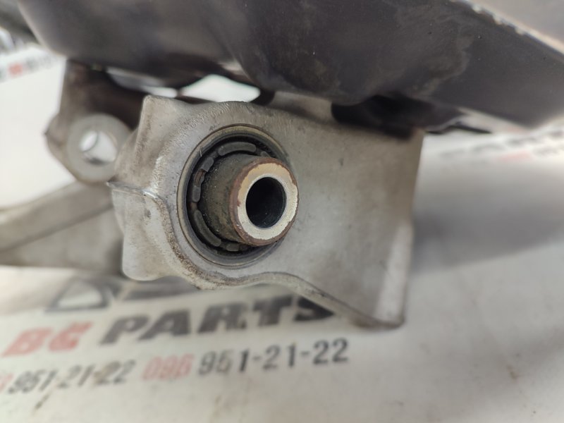 Цапфа задняя левая Passat CC 2008-2016 2.0