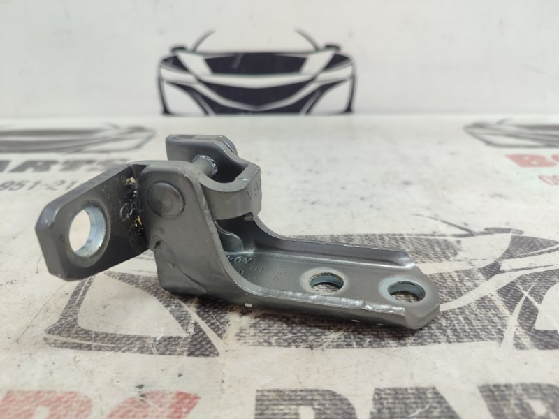 Петля двери передняя правая mitsubishi ASX 2010-2024 5702A063 Б/У