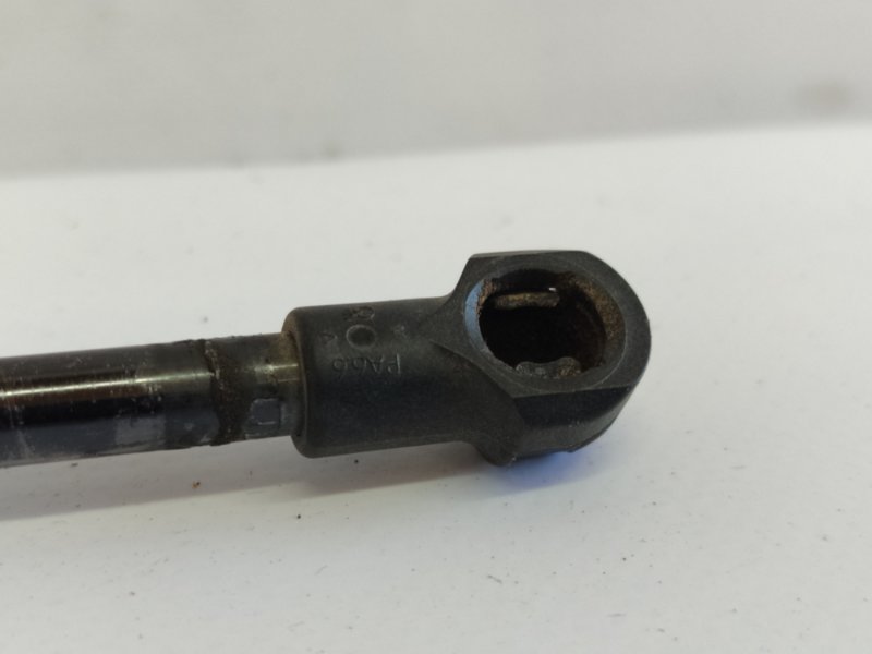 Амортизатор крышки багажника левый Nissan Rogue Sport J11 MR 20