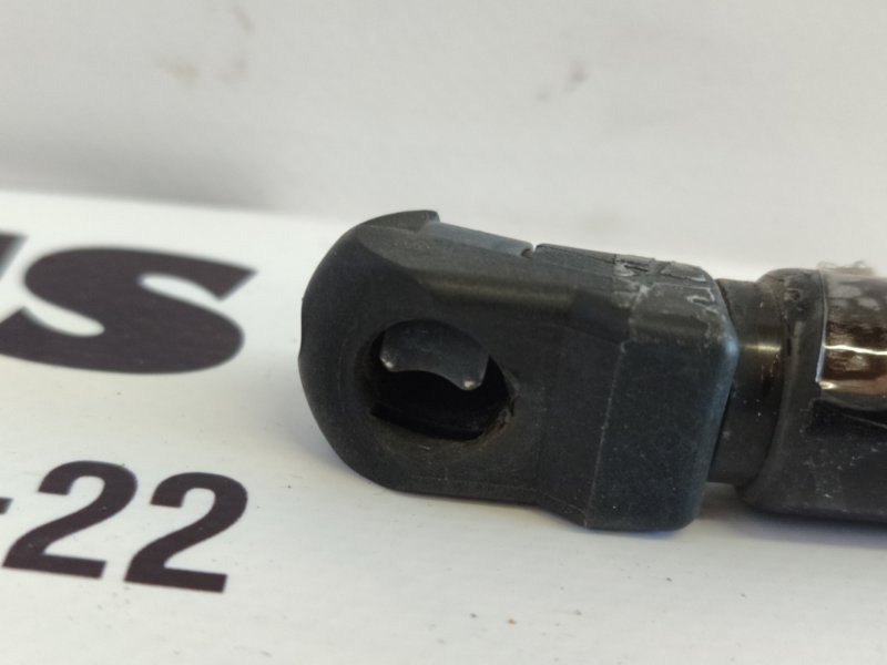 Амортизатор крышки багажника левый Rogue Sport 2017-2020 J11 MR 20