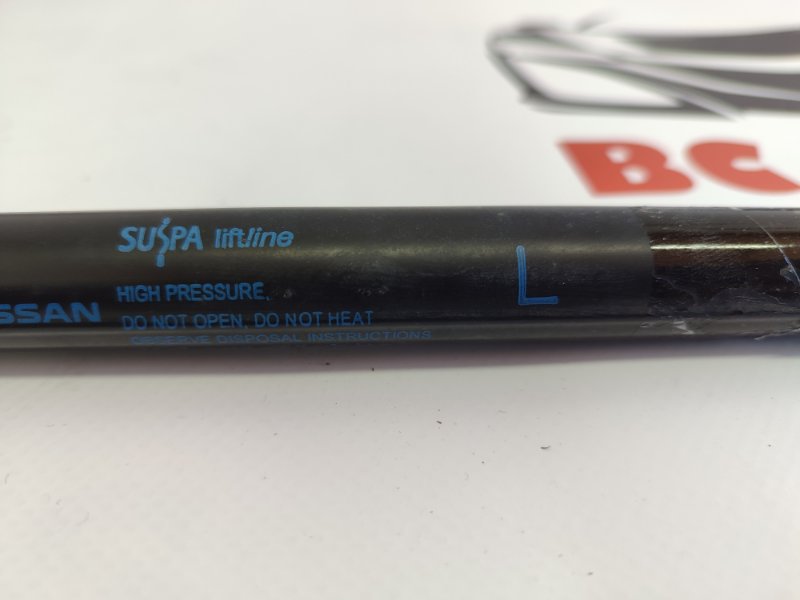 Амортизатор крышки багажника левый Rogue Sport 2017-2020 J11 MR 20