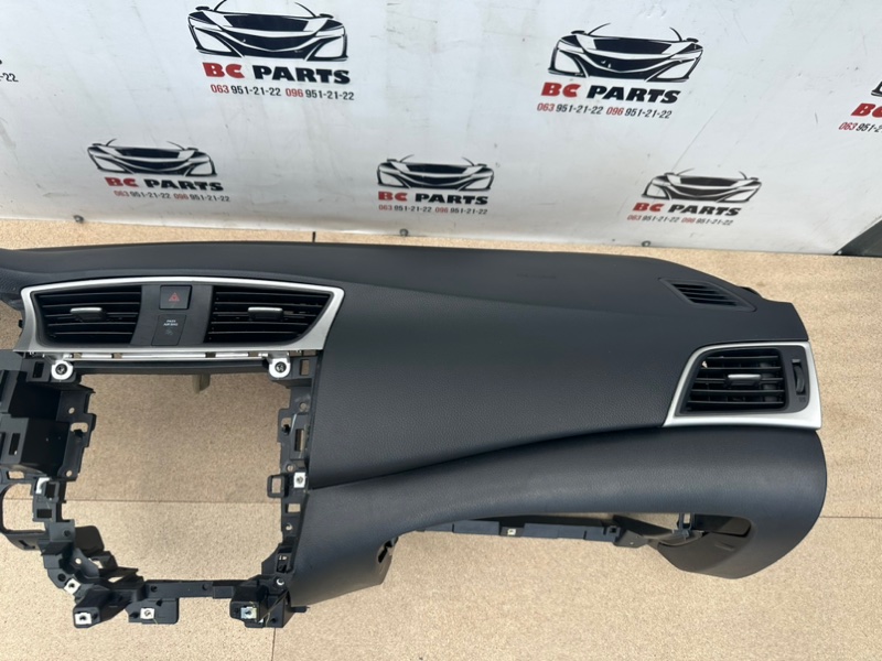 Торпедо Nissan Sentra B17 1.8