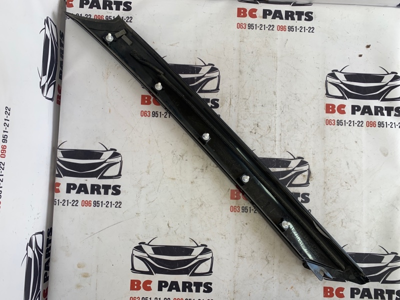 Накладка на стойку кузова передняя левая Rogue 2021 T33 2.5