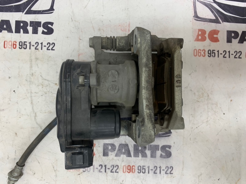 Суппорт тормозной задний правый Nissan Rogue T33 2.5 Суппорт тормозной задний правый Nissan Rogue T33 2.5