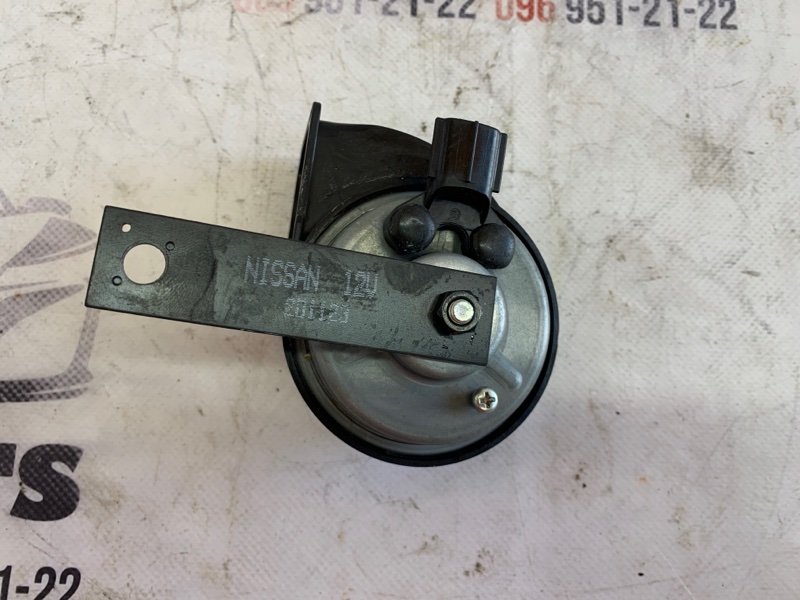 Запчасть звуковой сигнал Nissan Rogue 2021 T33 2.5 256206RF0A Б/У Звуковой сигнал Nissan Rogue 2021 T33 2.5 256206RF0A Б/У