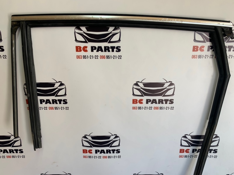 Молдинг двери задний левый Q7 4M 3.0