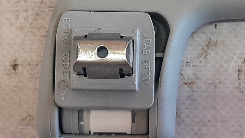 Ручка потолка задняя правая Q3 2020 83A