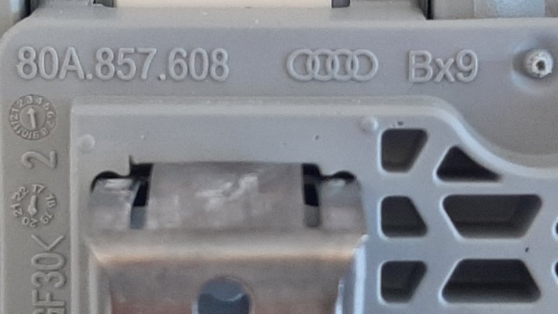 Ручка потолка задняя правая Q3 2020 83A