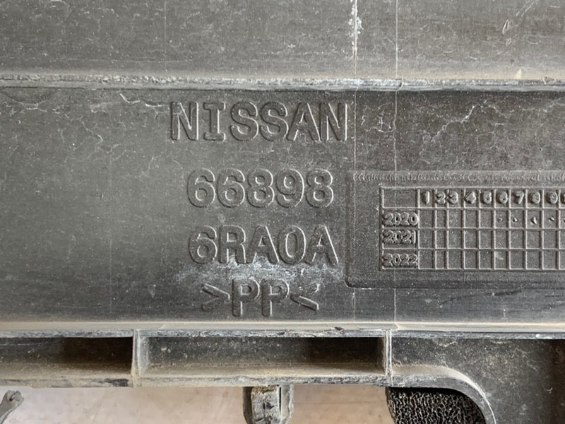 Накладка крыла передняя Nissan Rogue T33 2.5