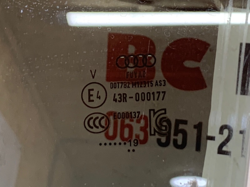 Стекло двери заднее левое Audi Q3 83A 2.0