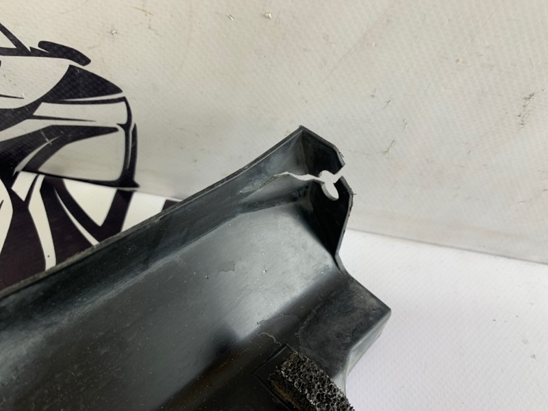 Дефлектор радиатора передний Rogue 2021 T33 2.5