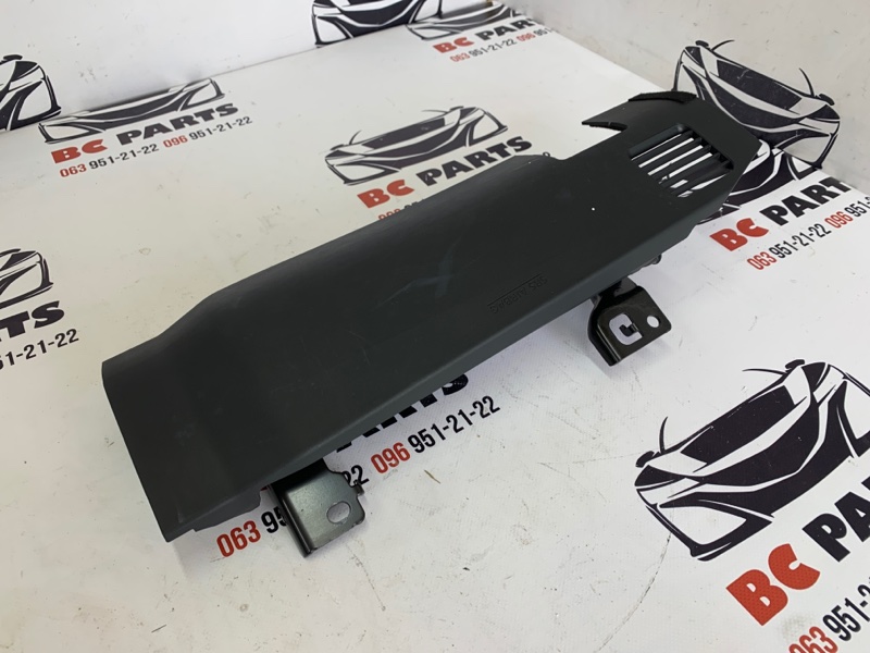 Подушка безопасности в колени передняя правая Rogue 2021 T33 2.5