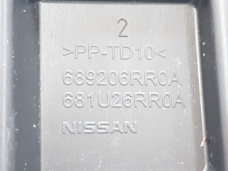 Накладка торпедо передняя правая Rogue 2021 T33 2.5