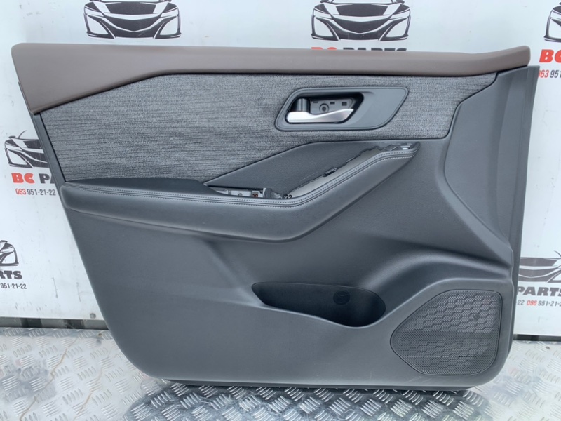 Обшивка боковой двери передняя левая Nissan Rogue 2021 T33 2.5 809A16RR7A Б/У
