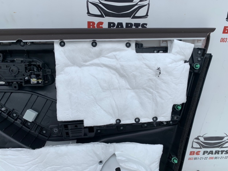 Обшивка боковой двери передняя левая Rogue 2021 T33 2.5