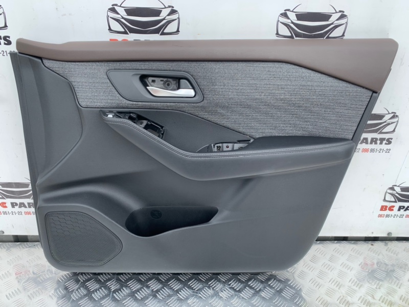 Обшивка боковой двери передняя правая Nissan Rogue 2021 T33 2.5 809A0-6RR7A Б/У