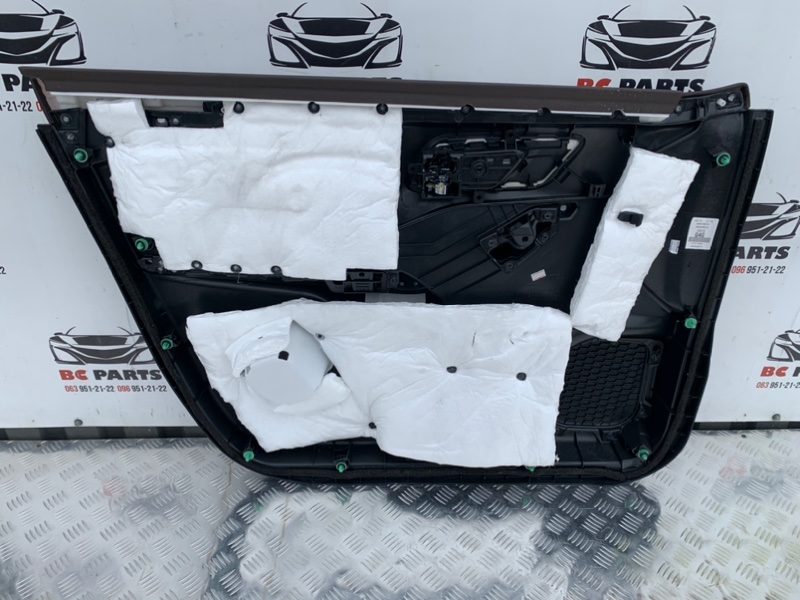 Обшивка боковой двери передняя правая Rogue 2021 T33 2.5