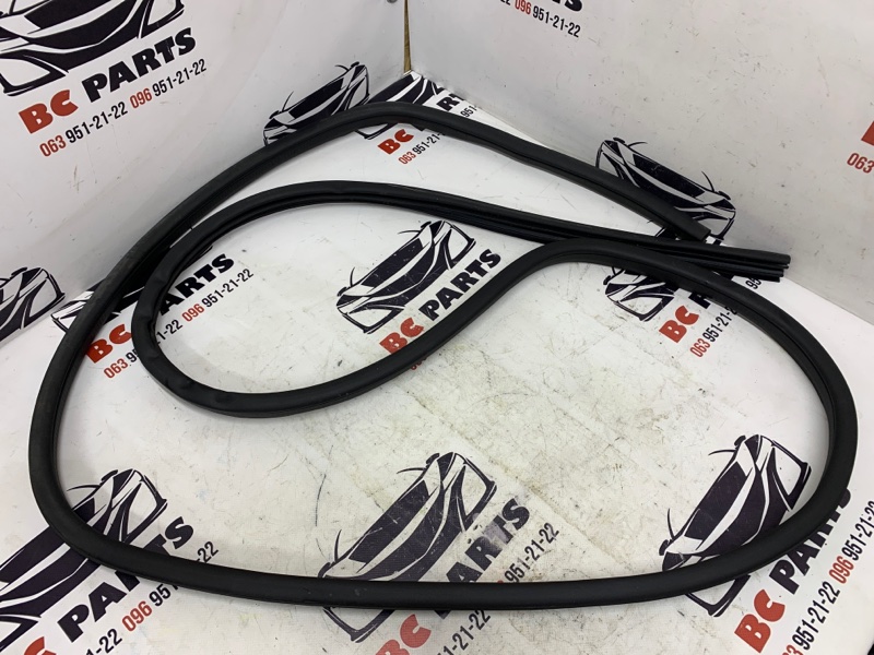Уплотнительная резинка боковой двери передняя Nissan Rogue 2021 T33 2.5 76922-6RA0A Б/У