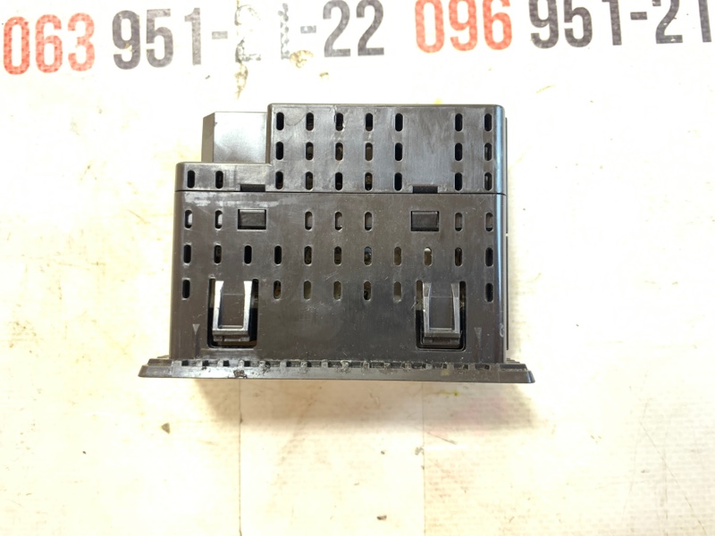 USB разъем передний Nissan Rogue 2023 T33 1.5 284H36RA1A Б/У