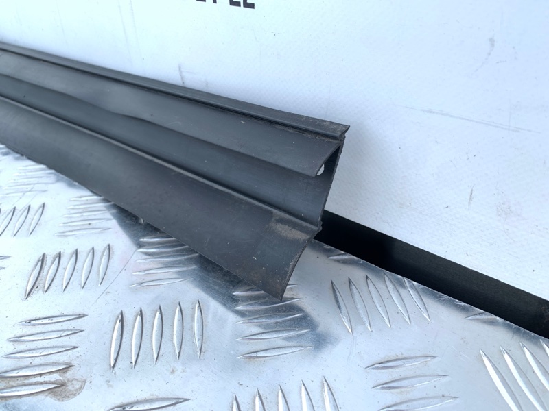 Накладка порога левая Rogue 2021 T33 2.5