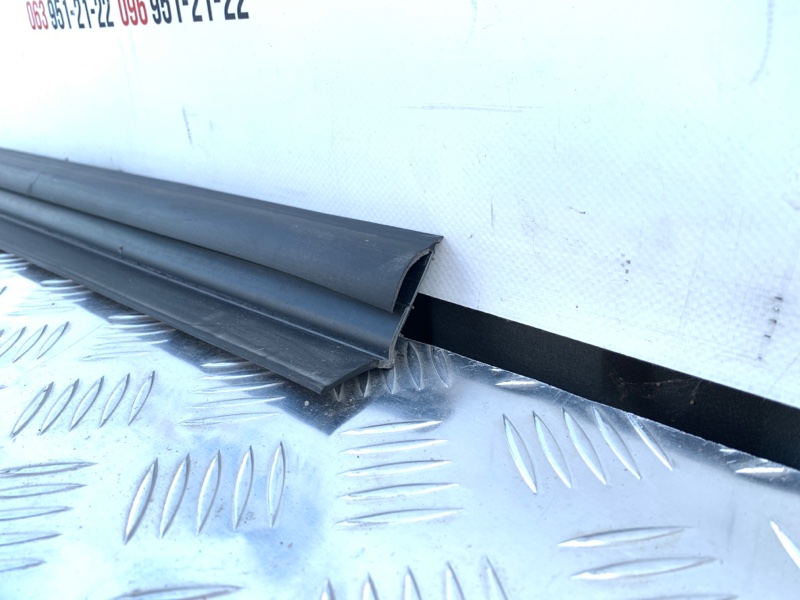 Накладка порога правая Rogue 2021 T33 2.5
