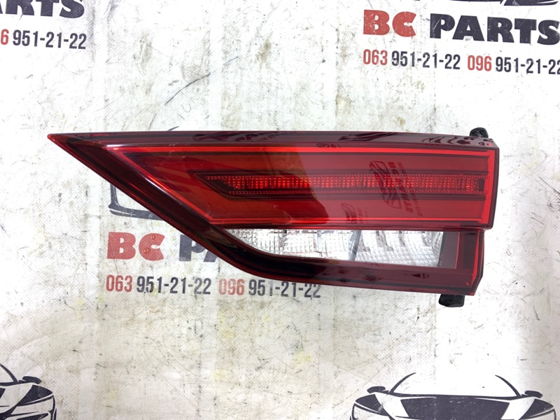 Фонарь внутренний задний правый Audi A3 2012-2020 8V5945076B Б/У