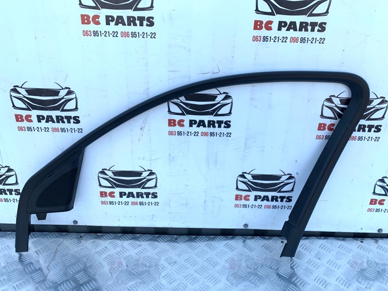 Накладка двери передняя правая Audi Q5 2017 2.0 8R0867610 Б/У