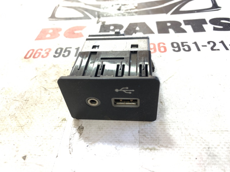 USB разъем передний Nissan Rogue 2019 T32 QR25 2.5 284H37FH0A Б/У