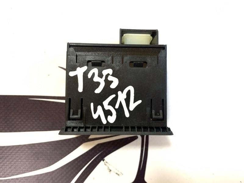 USB разъем задний Nissan Rogue 2023 T33 1.5 253316UA0B Б/У