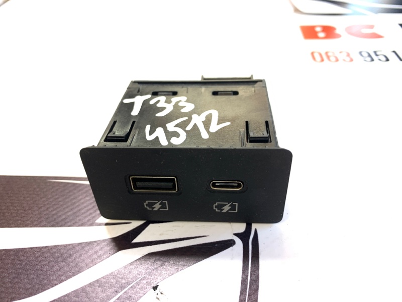 USB разъем задний Rogue 2023 T33 1.5