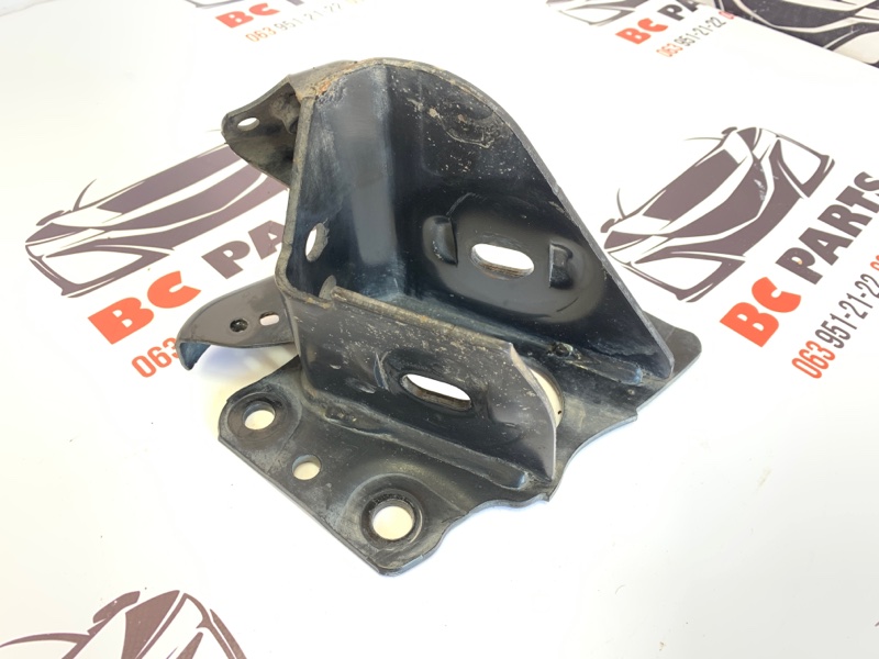 Крепление рычага подвески заднее правое Nissan Rogue T32 QR25 2.5