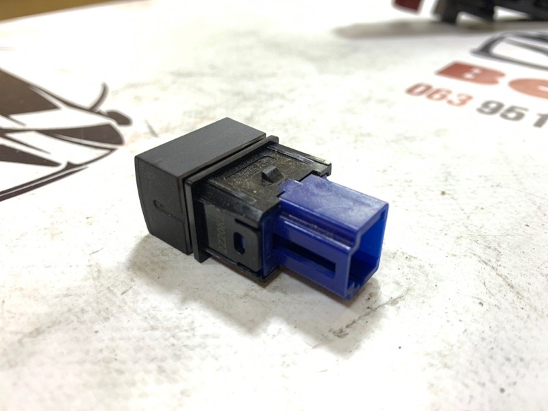 Кнопка Nissan Rogue T33 1.5
