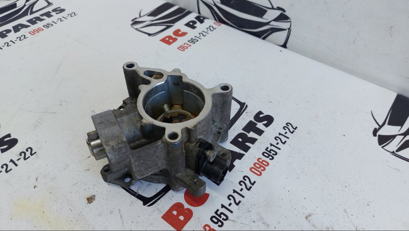 Вакуумный насос Audi A3 2012-2020 2.0 06K145100AB Б/У