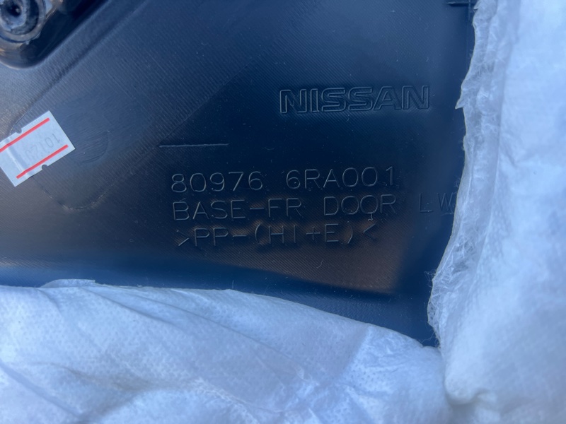 Обшивка боковой двери передняя правая Rogue 2021 T33 2.5