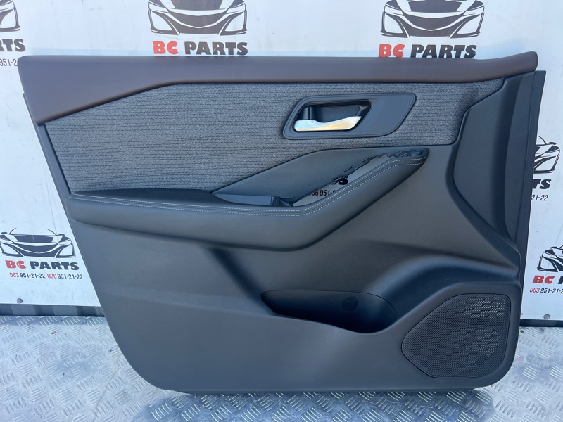 Обшивка боковой двери передняя левая Nissan Rogue 2020-2024 T33 2.5 контрактная