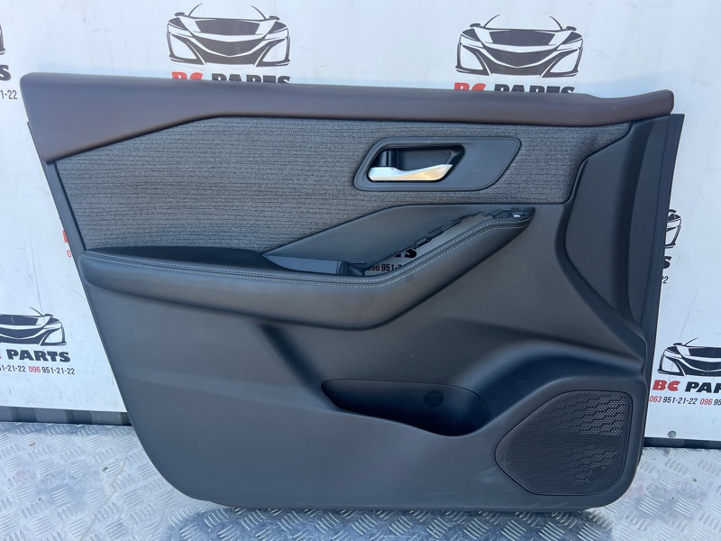 Обшивка боковой двери передняя левая Nissan Rogue 2021 T33 2.5 контрактная