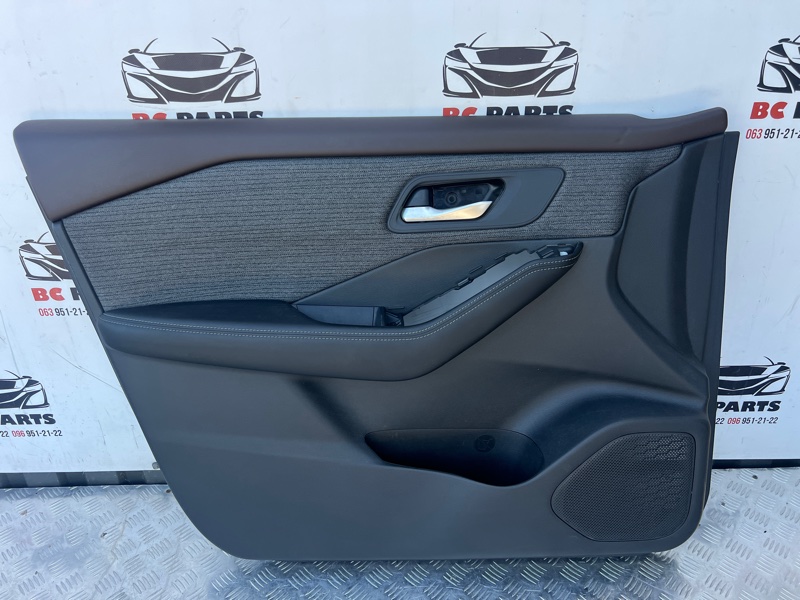 Обшивка боковой двери передняя левая Nissan Rogue 2021 T33 2.5 контрактная
