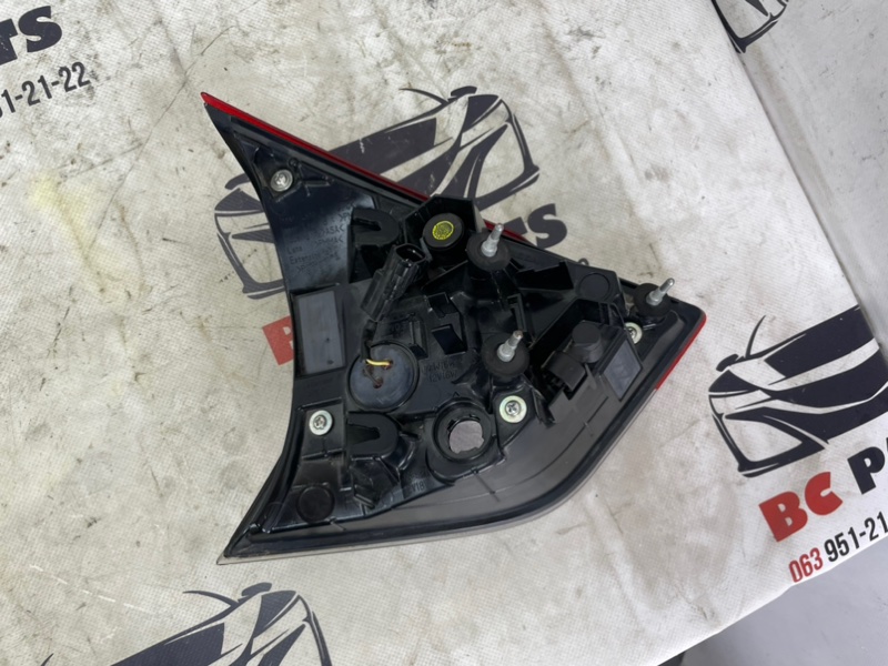Фонарь задний внутренний правый Rogue 2016-2020 T32 2.5