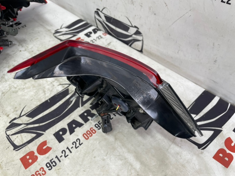 Фонарь задний внутренний левый Rogue 2016-2020 T32 2.5