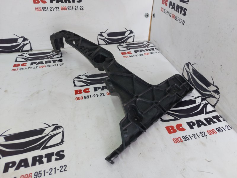 Направляющая бампера задняя правая Q5 2016 3.0