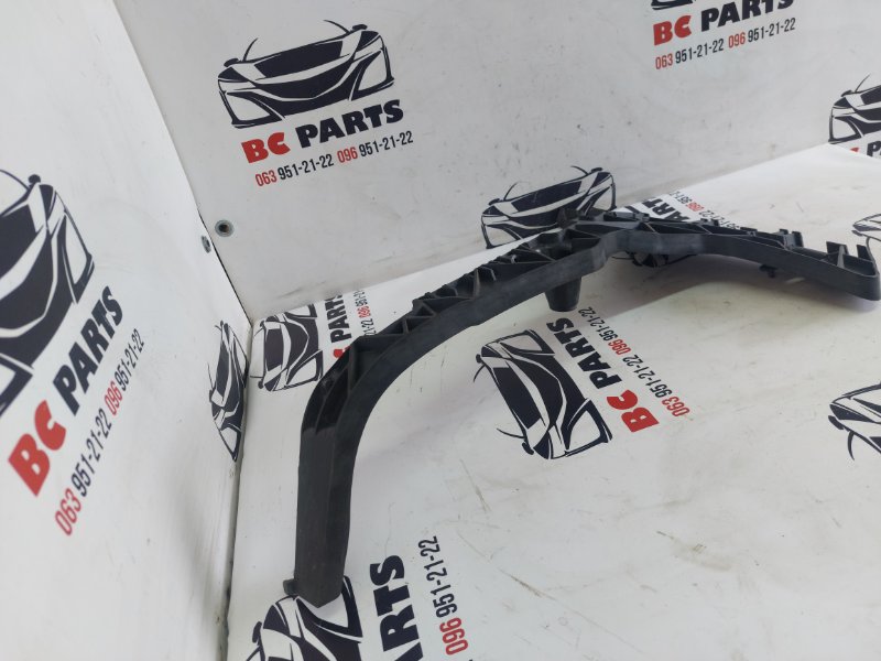 Крепление бампера заднее левое Q5 2016 3.0 Крепление бампера заднее левое Q5 2016 3.0