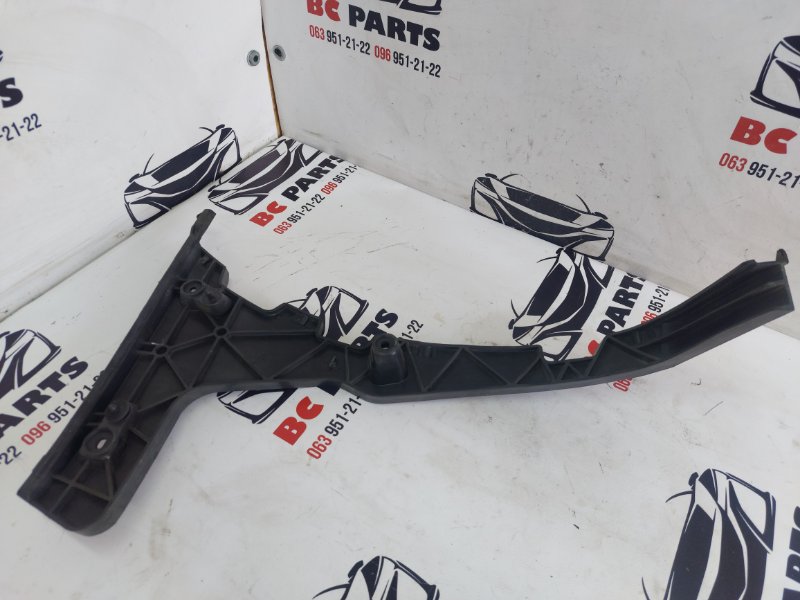 Крепление бампера заднее левое Q5 2016 3.0 Крепление бампера заднее левое Q5 2016 3.0