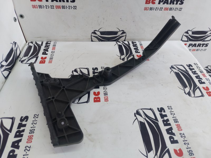 Крепление бампера заднее левое Q5 2016 3.0 Крепление бампера заднее левое Q5 2016 3.0