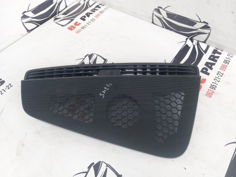 Накладка торпедо Audi Q5 2016 3.0 8R1819635A Б/У