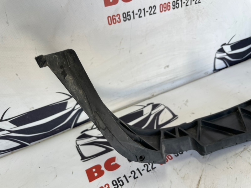 Крепление бампера заднее правое Q5 2016 3.0 Крепление бампера заднее правое Q5 2016 3.0